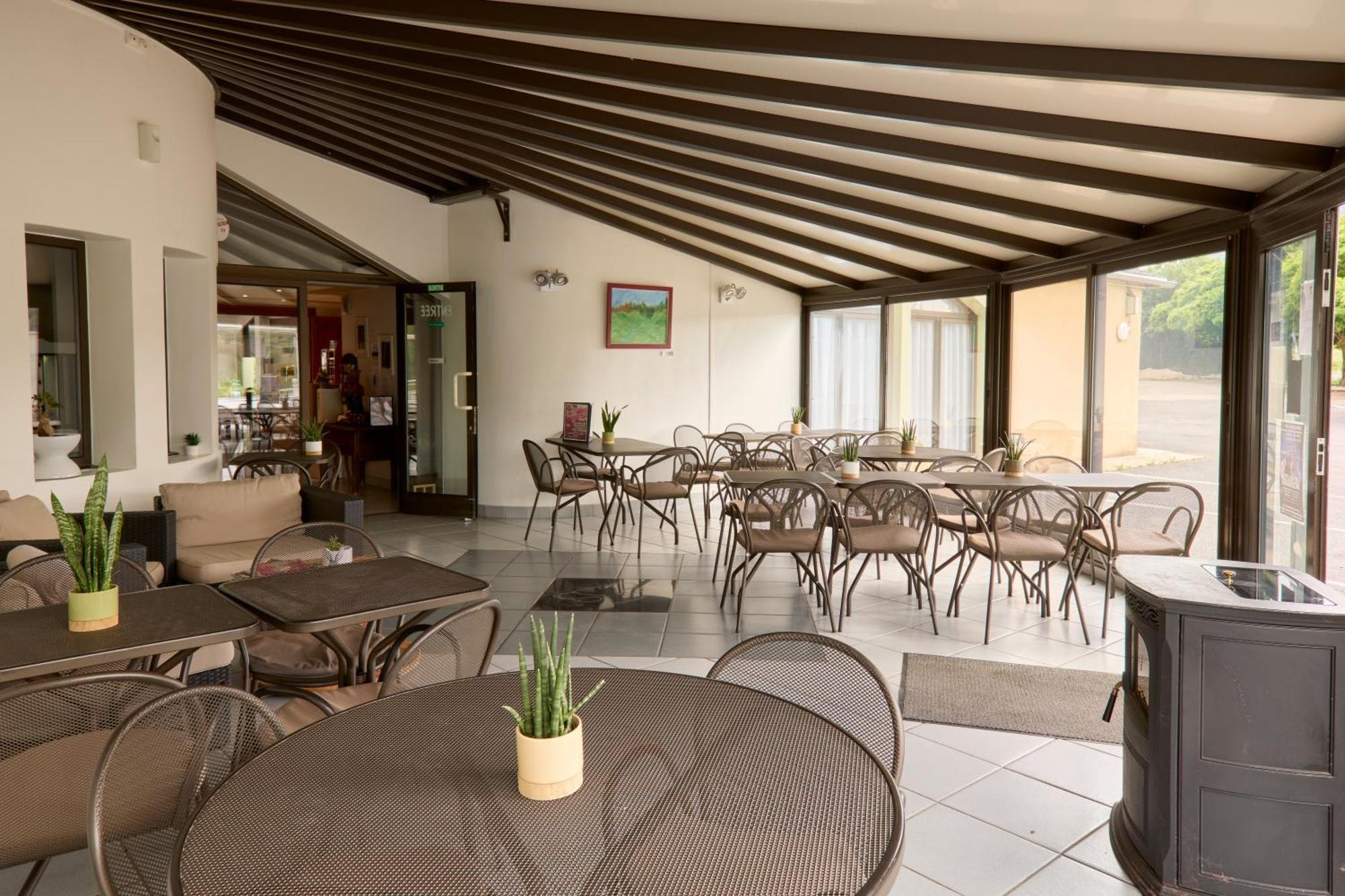 Hotel-Restaurant Le Calice Du Gevaudan - A75 Banassac 외부 사진