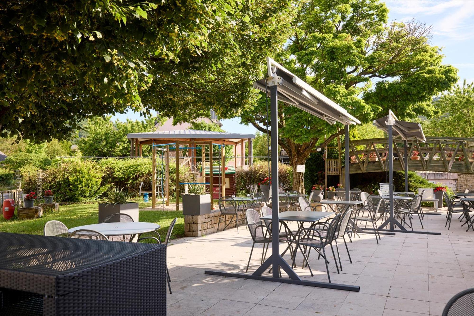 Hotel-Restaurant Le Calice Du Gevaudan - A75 Banassac 외부 사진