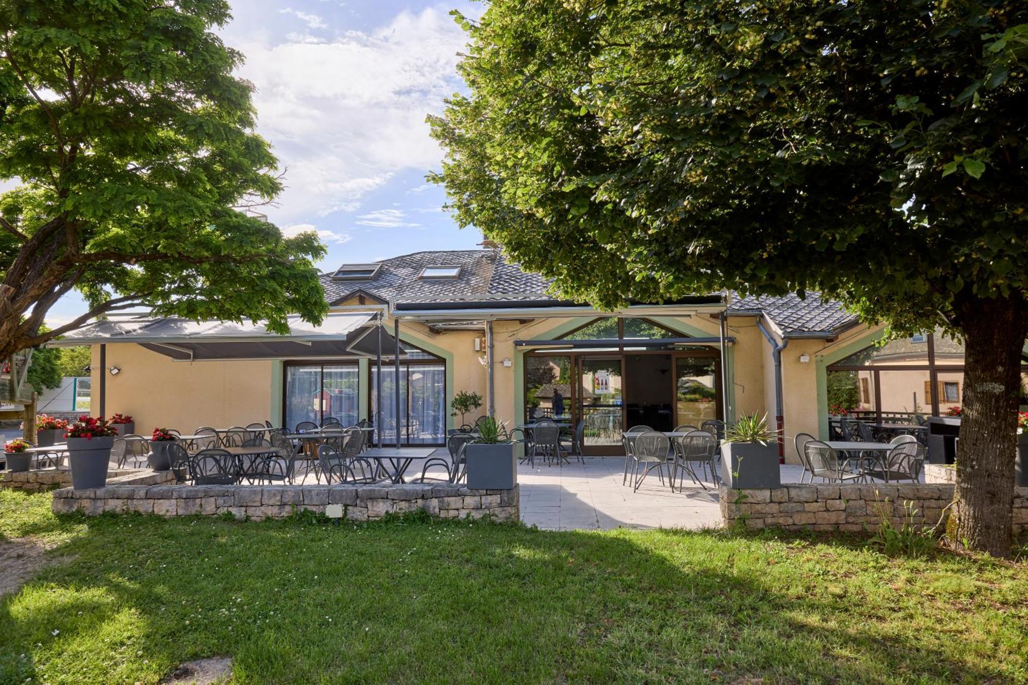 Hotel-Restaurant Le Calice Du Gevaudan - A75 Banassac 외부 사진