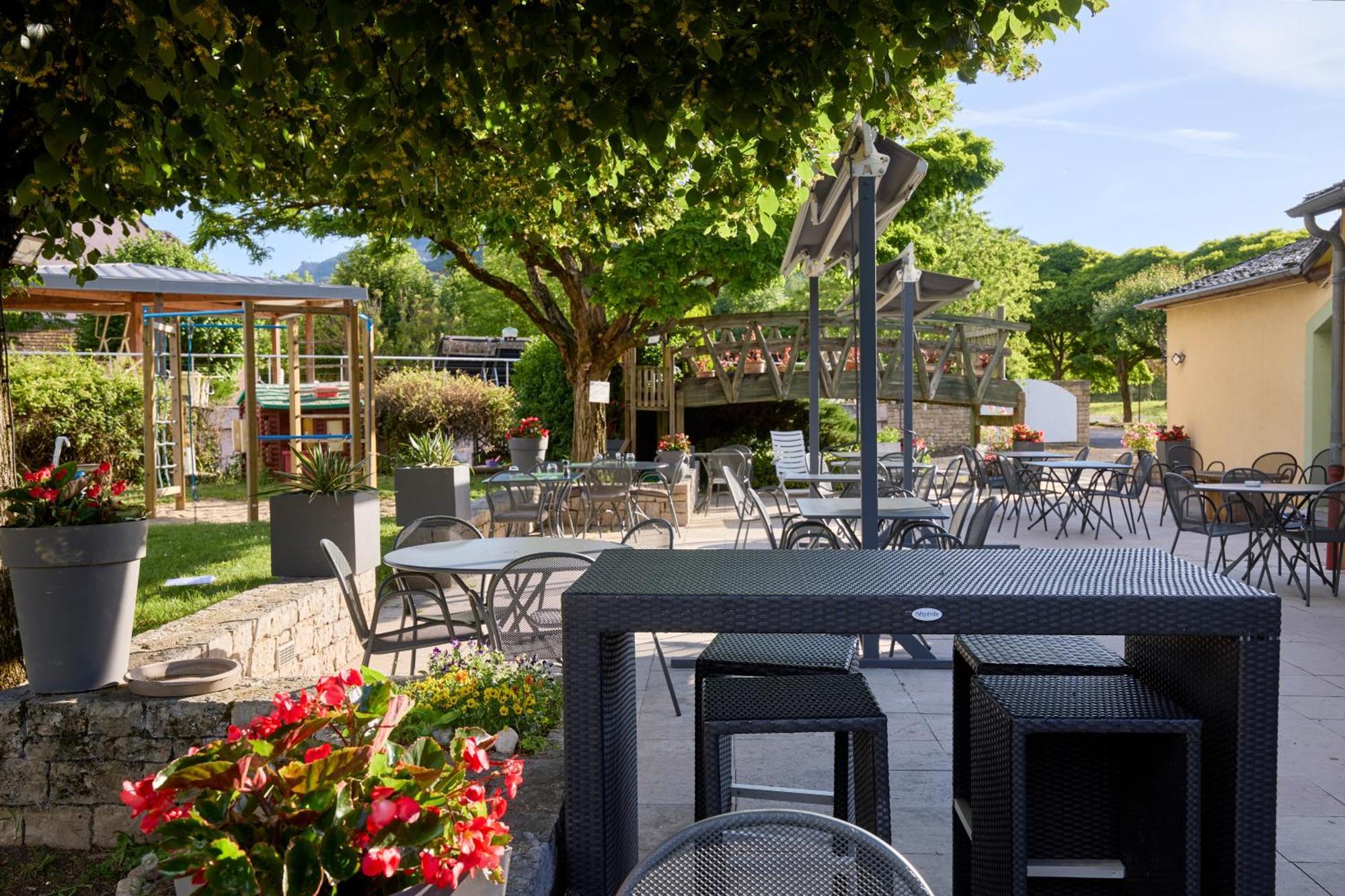 Hotel-Restaurant Le Calice Du Gevaudan - A75 Banassac 외부 사진