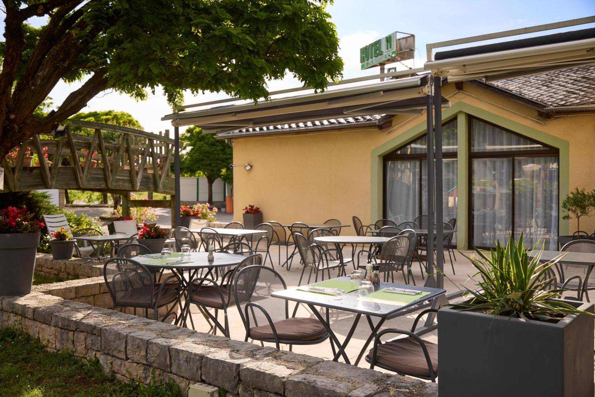 Hotel-Restaurant Le Calice Du Gevaudan - A75 Banassac 외부 사진