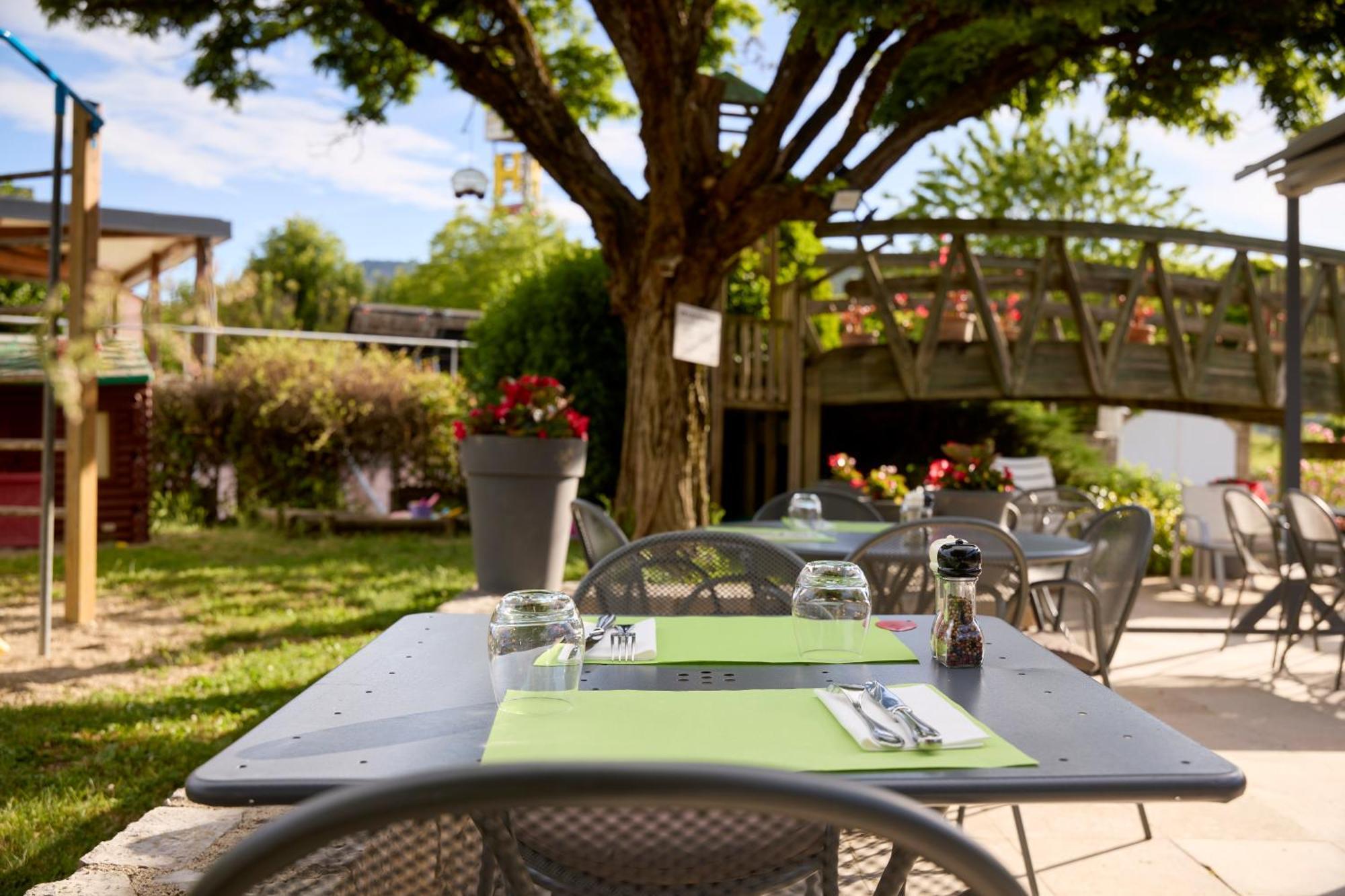 Hotel-Restaurant Le Calice Du Gevaudan - A75 Banassac 외부 사진