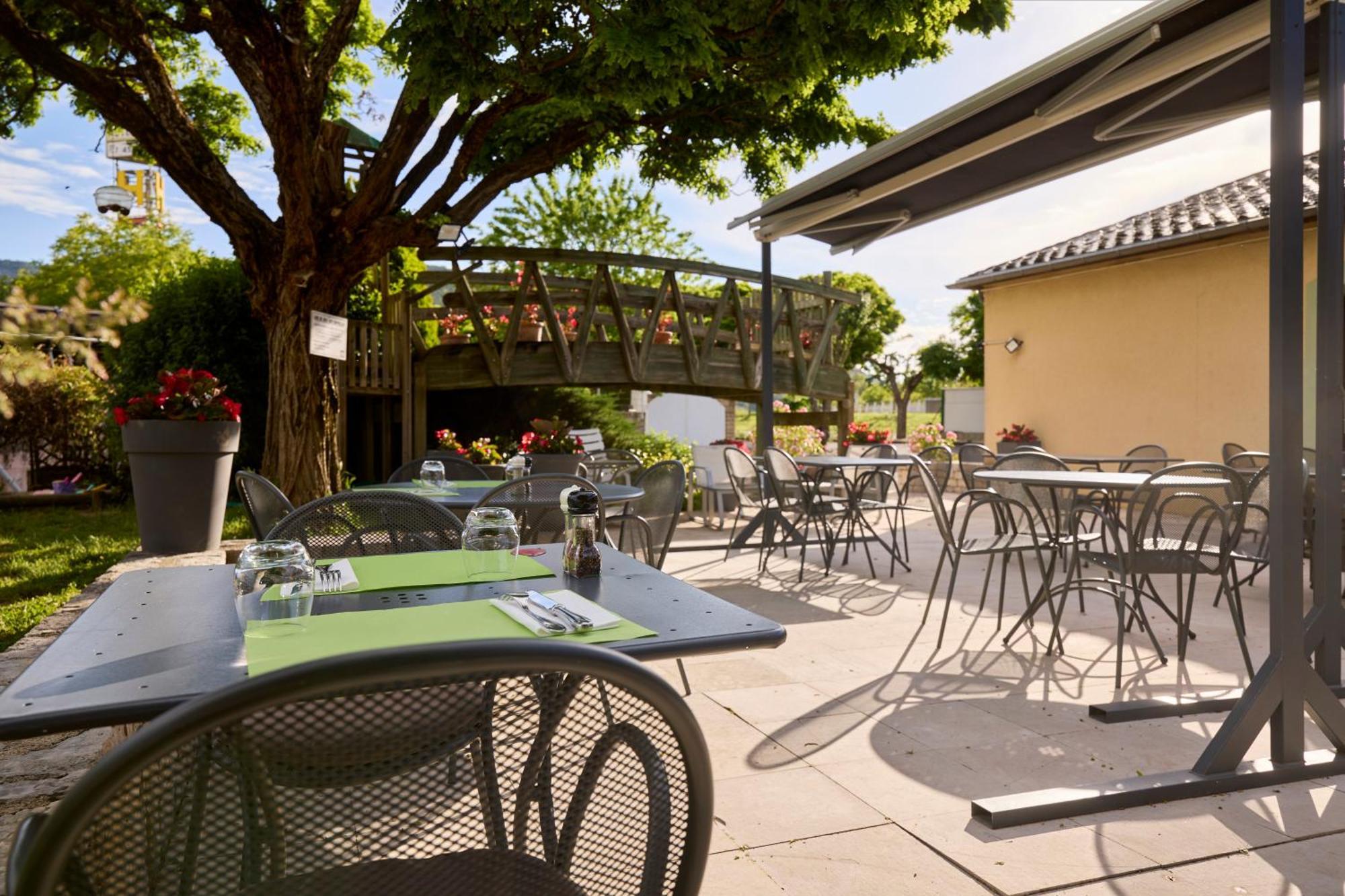 Hotel-Restaurant Le Calice Du Gevaudan - A75 Banassac 외부 사진