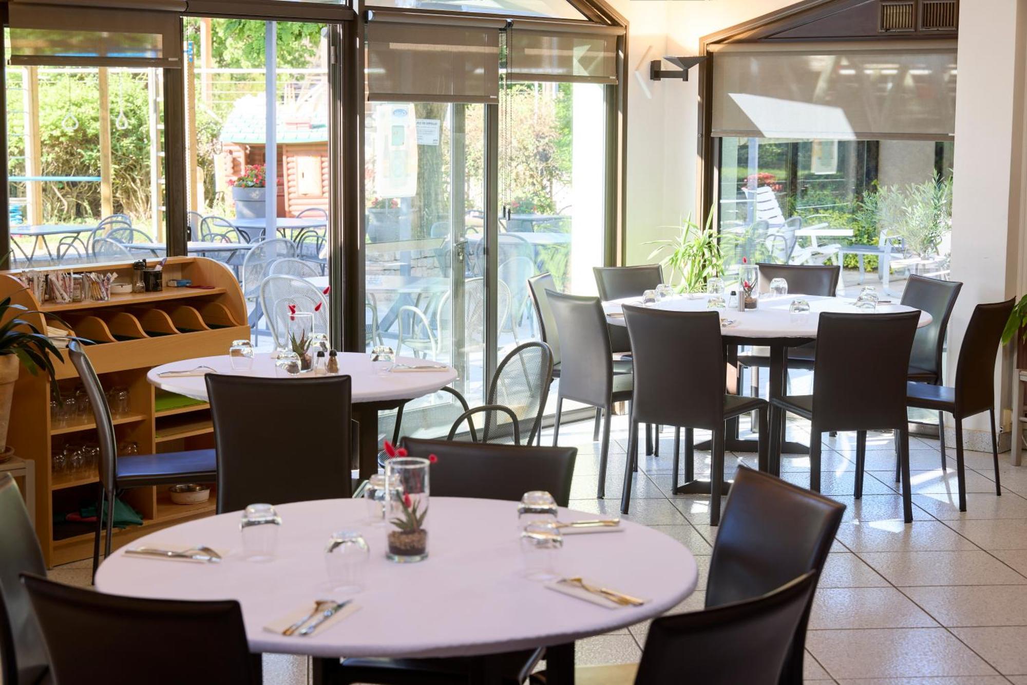 Hotel-Restaurant Le Calice Du Gevaudan - A75 Banassac 외부 사진
