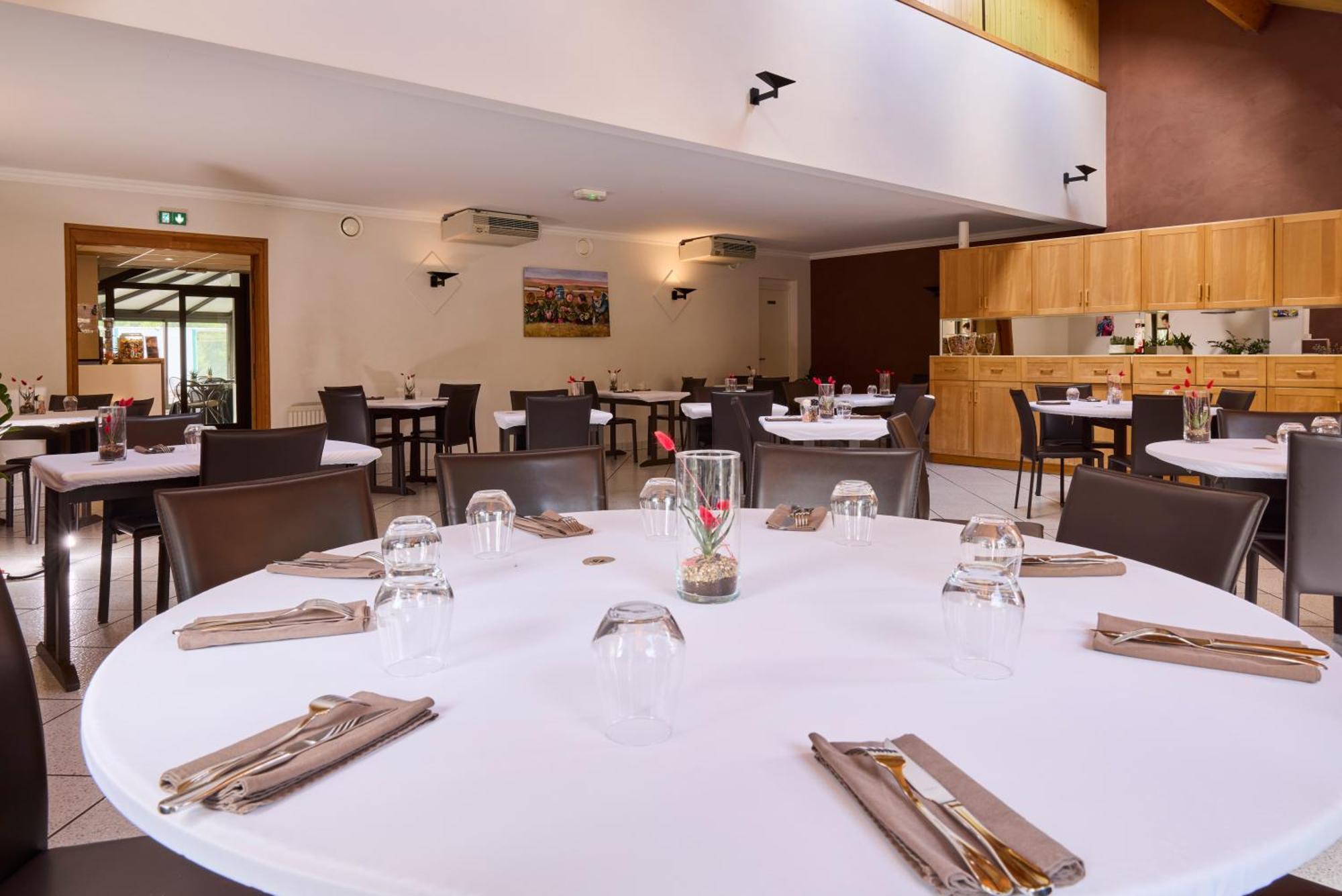 Hotel-Restaurant Le Calice Du Gevaudan - A75 Banassac 외부 사진