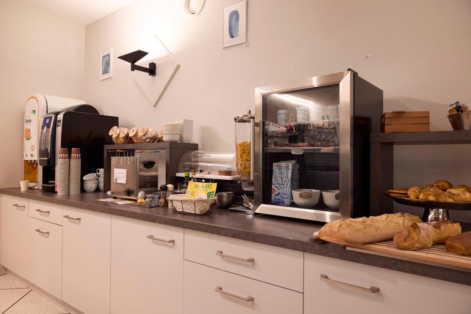 Hotel-Restaurant Le Calice Du Gevaudan - A75 Banassac 외부 사진