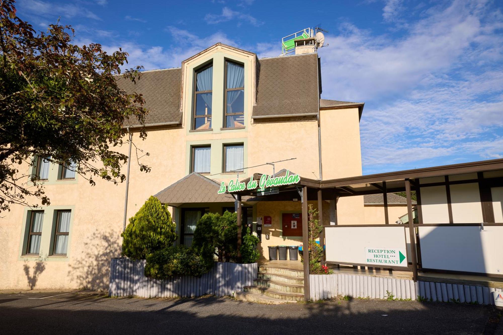 Hotel-Restaurant Le Calice Du Gevaudan - A75 Banassac 외부 사진