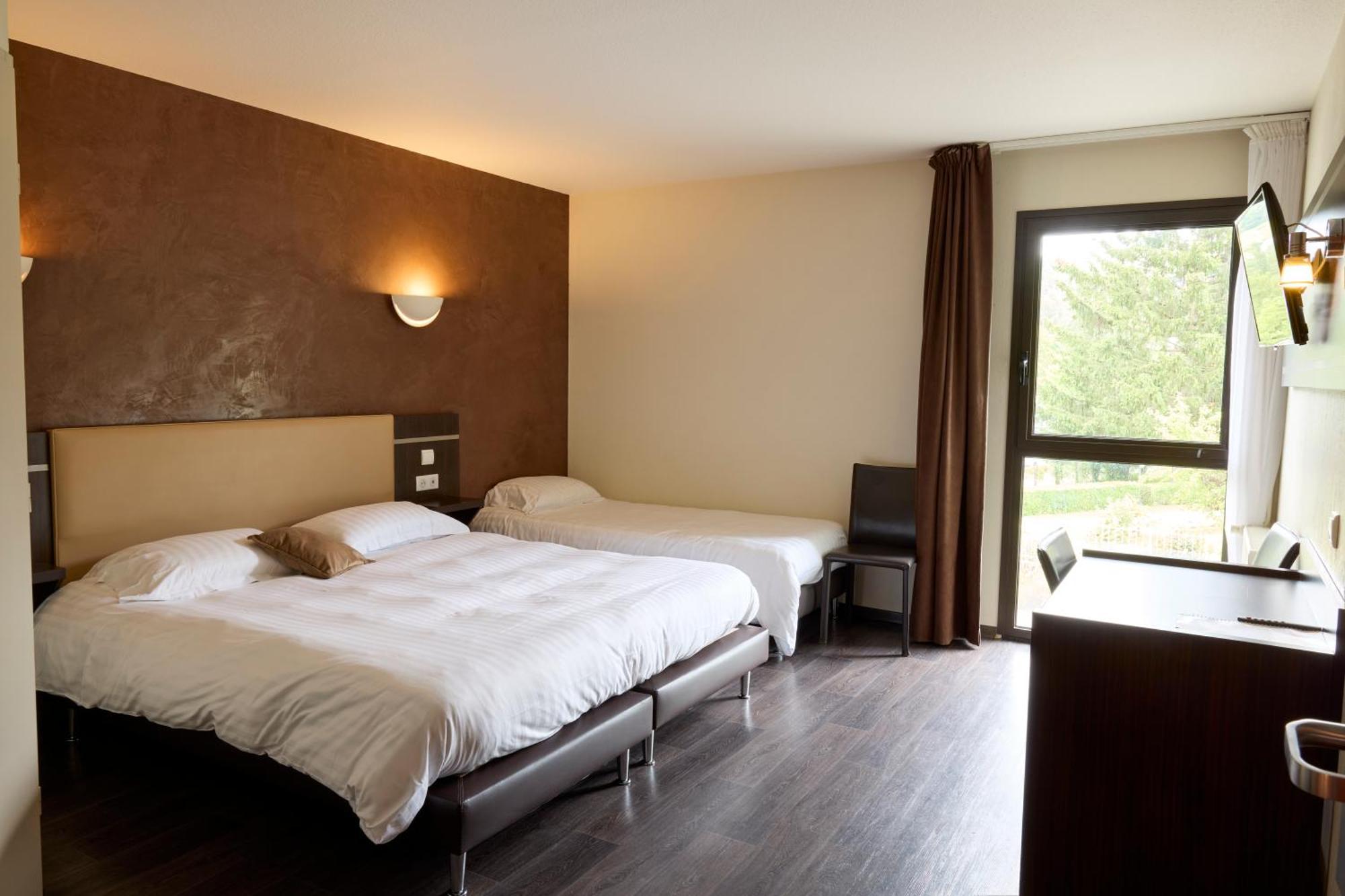 Hotel-Restaurant Le Calice Du Gevaudan - A75 Banassac 외부 사진