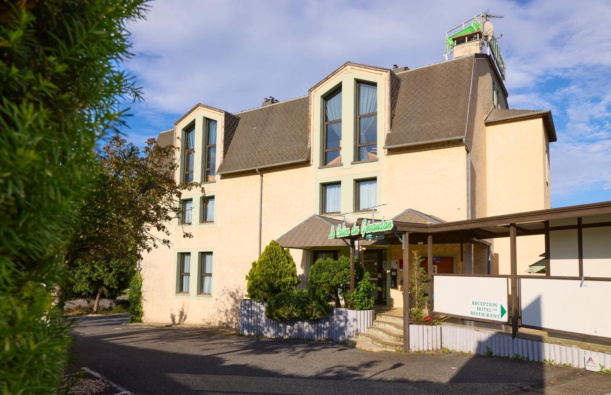 Hotel-Restaurant Le Calice Du Gevaudan - A75 Banassac 외부 사진