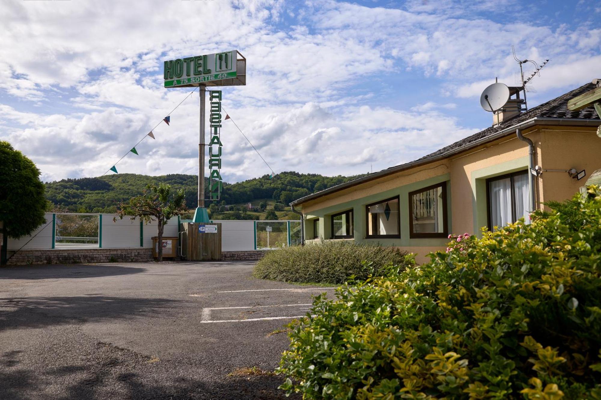 Hotel-Restaurant Le Calice Du Gevaudan - A75 Banassac 외부 사진