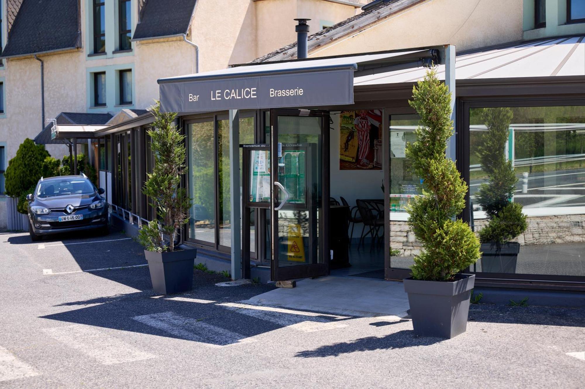 Hotel-Restaurant Le Calice Du Gevaudan - A75 Banassac 외부 사진