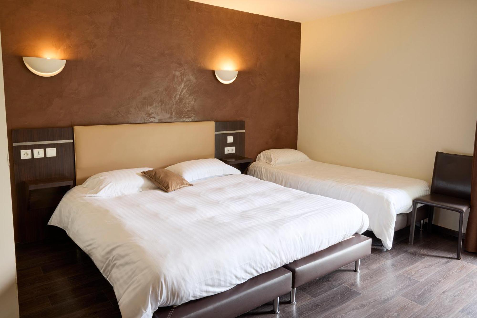 Hotel-Restaurant Le Calice Du Gevaudan - A75 Banassac 외부 사진