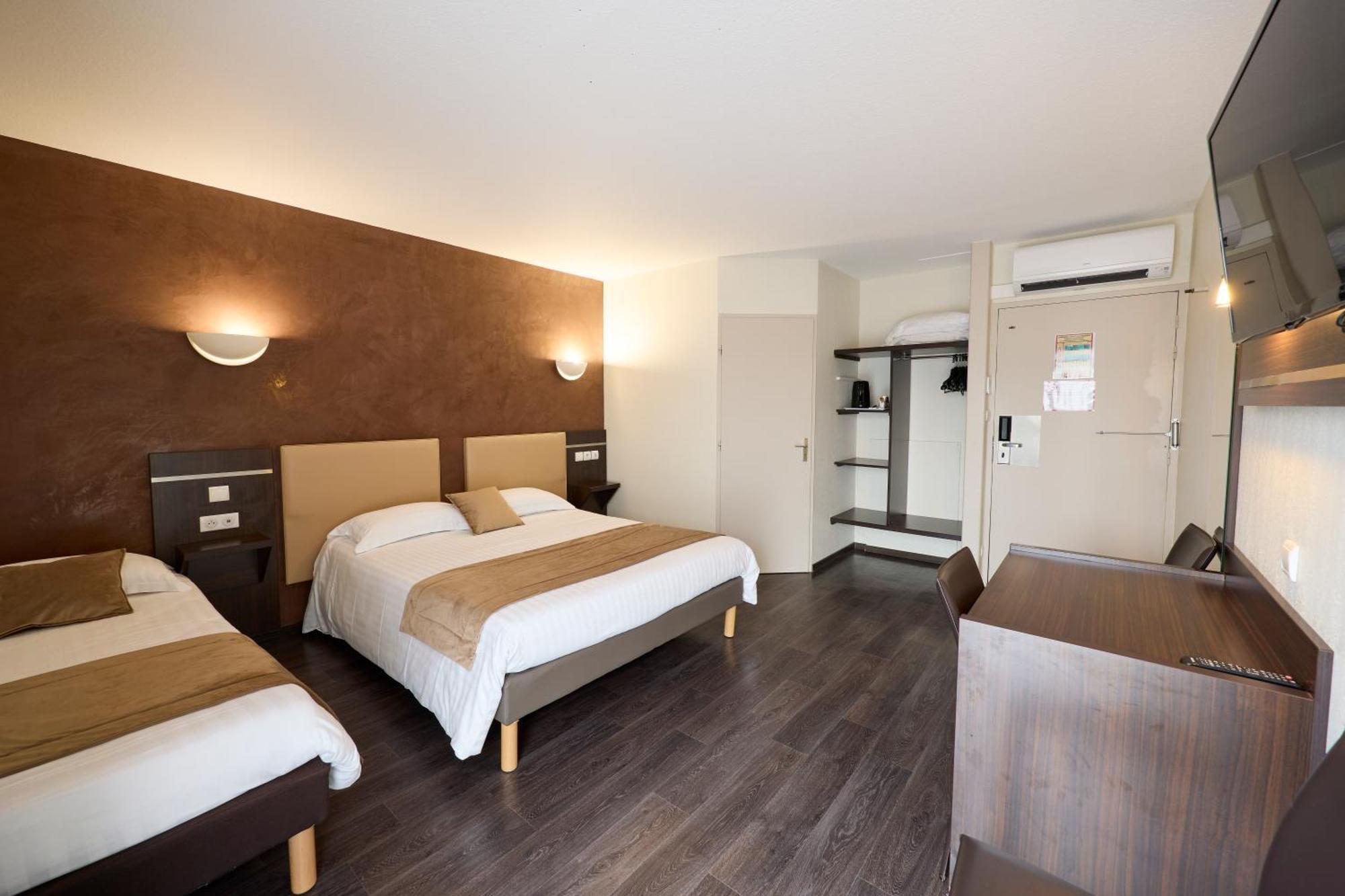 Hotel-Restaurant Le Calice Du Gevaudan - A75 Banassac 외부 사진