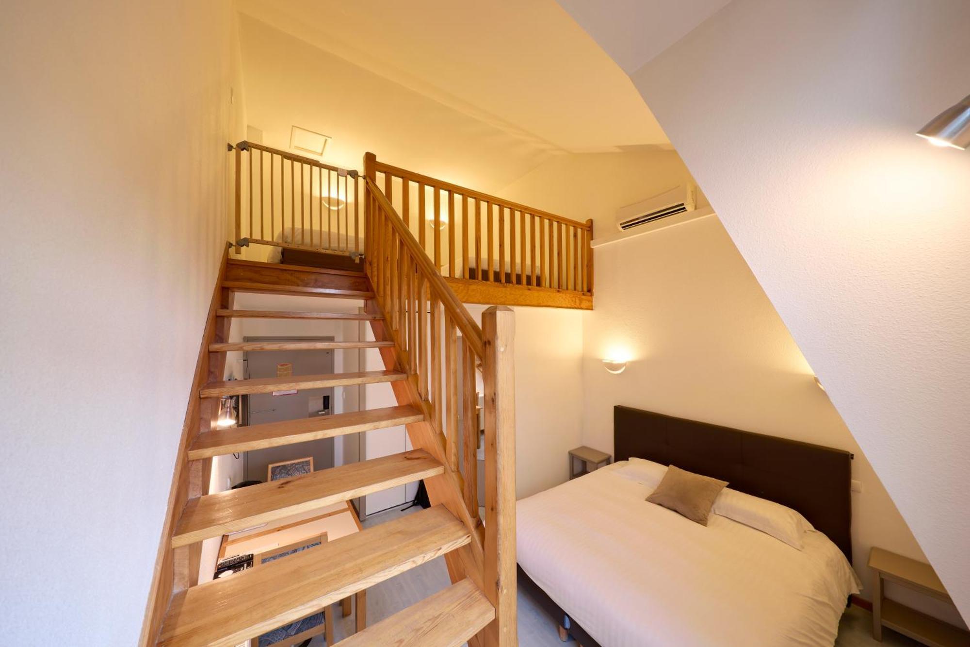 Hotel-Restaurant Le Calice Du Gevaudan - A75 Banassac 외부 사진