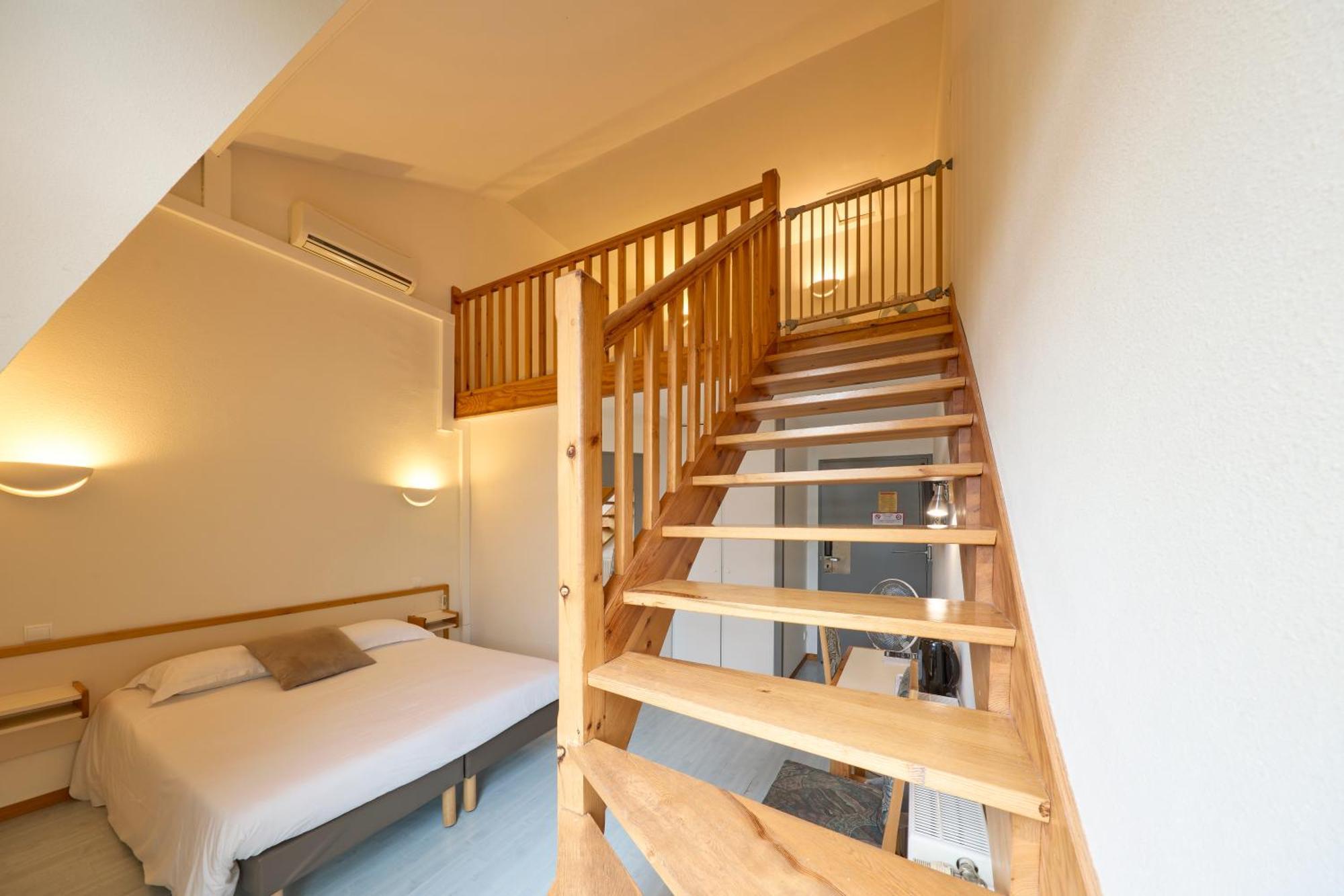 Hotel-Restaurant Le Calice Du Gevaudan - A75 Banassac 외부 사진