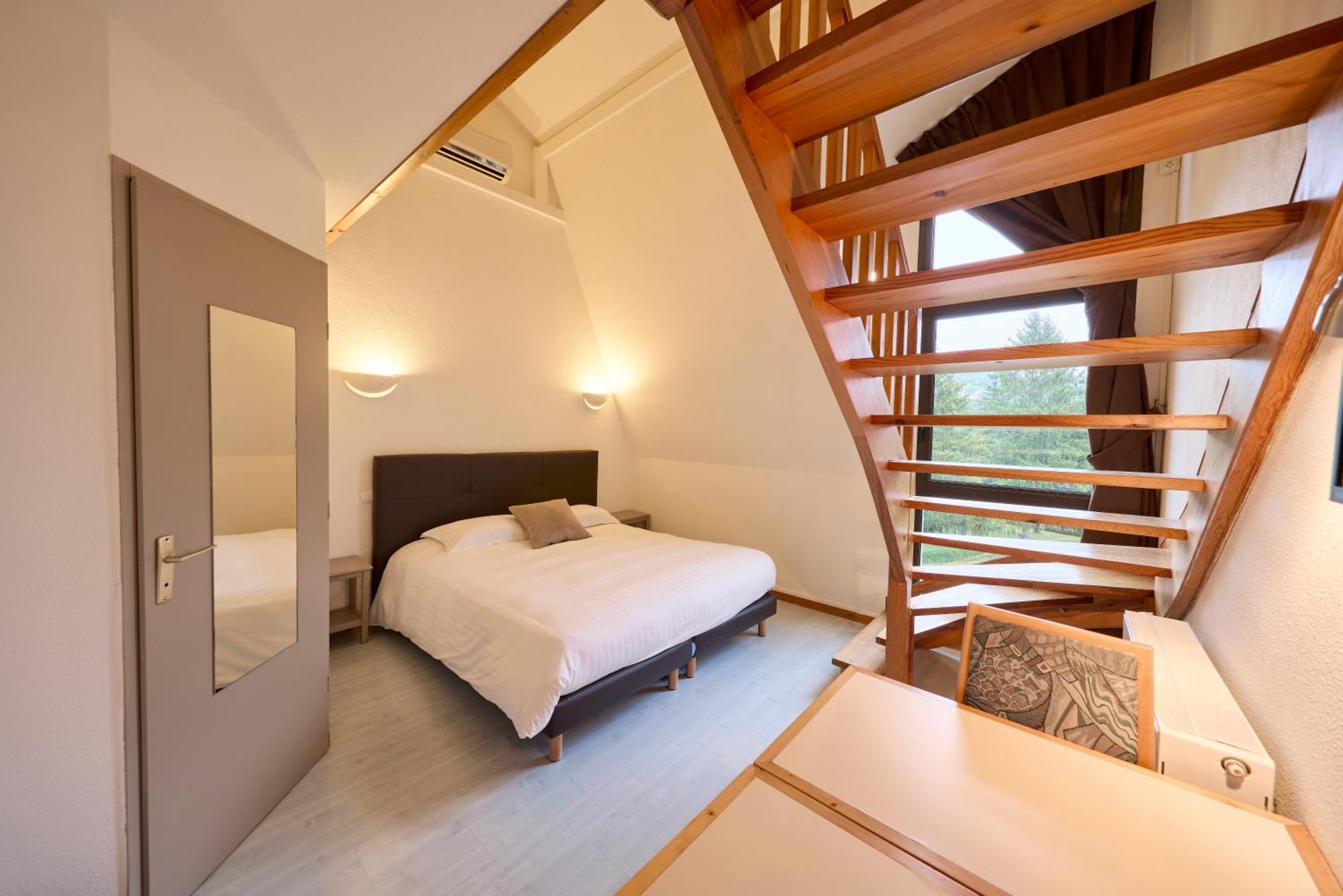 Hotel-Restaurant Le Calice Du Gevaudan - A75 Banassac 외부 사진