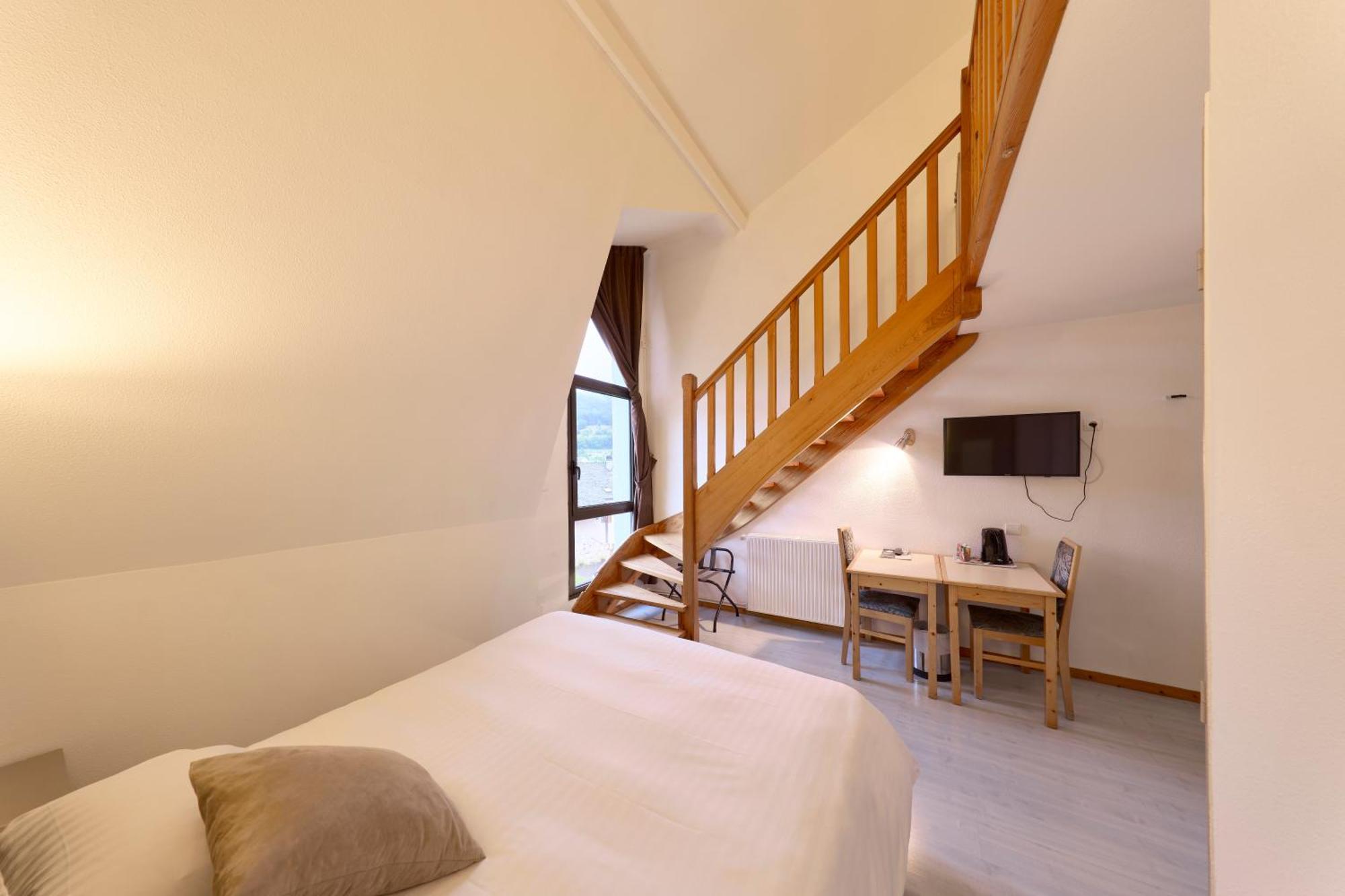 Hotel-Restaurant Le Calice Du Gevaudan - A75 Banassac 외부 사진