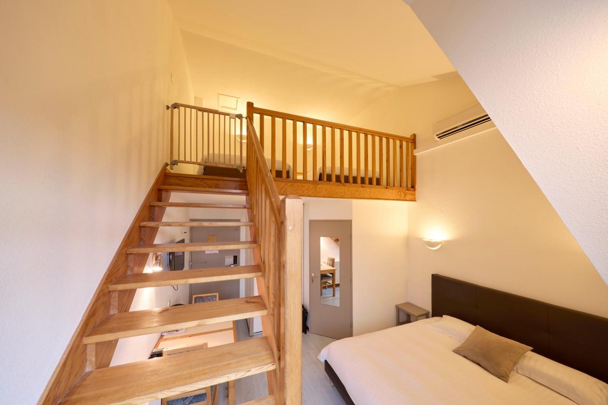 Hotel-Restaurant Le Calice Du Gevaudan - A75 Banassac 외부 사진