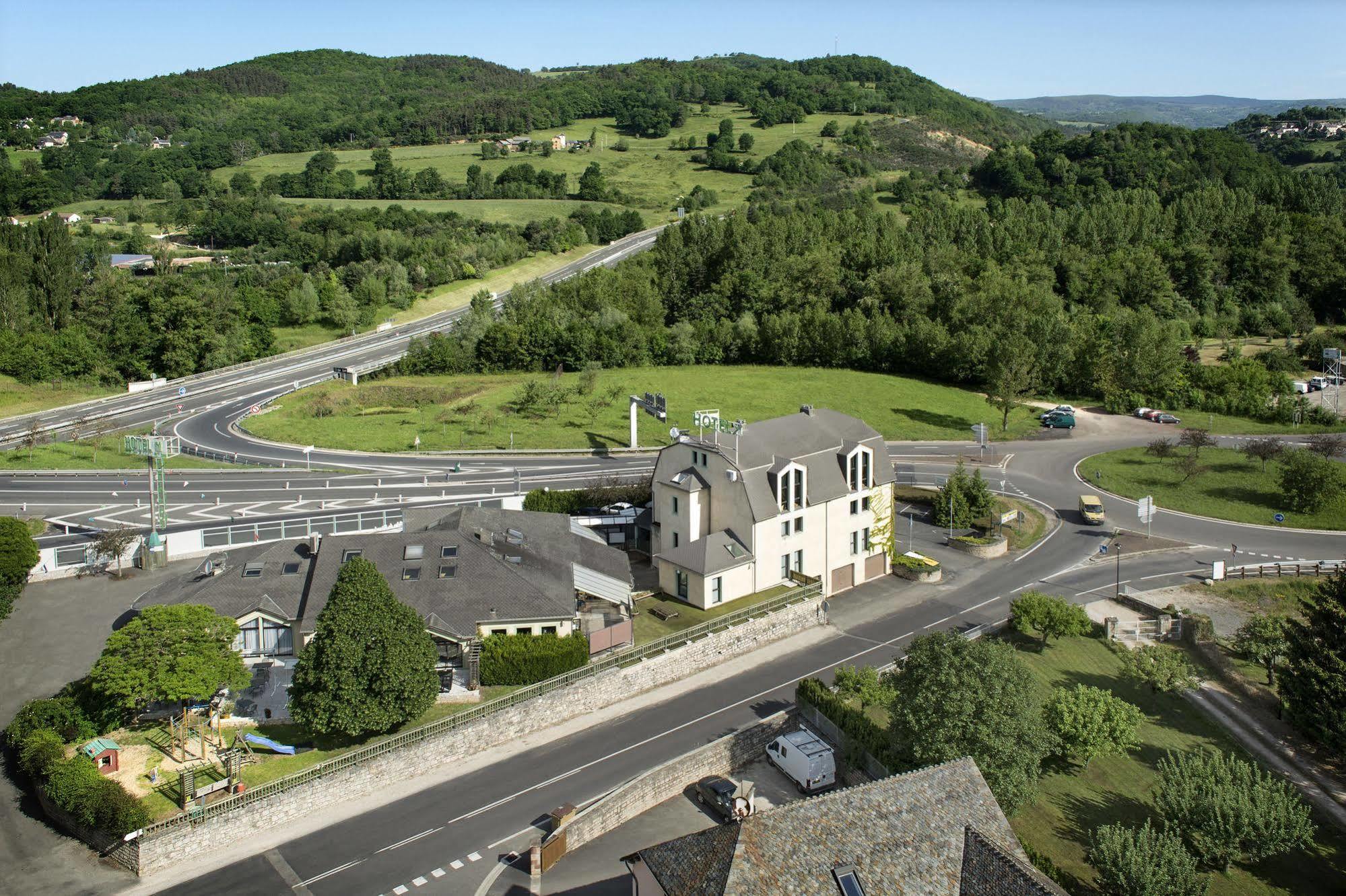 Hotel-Restaurant Le Calice Du Gevaudan - A75 Banassac 외부 사진